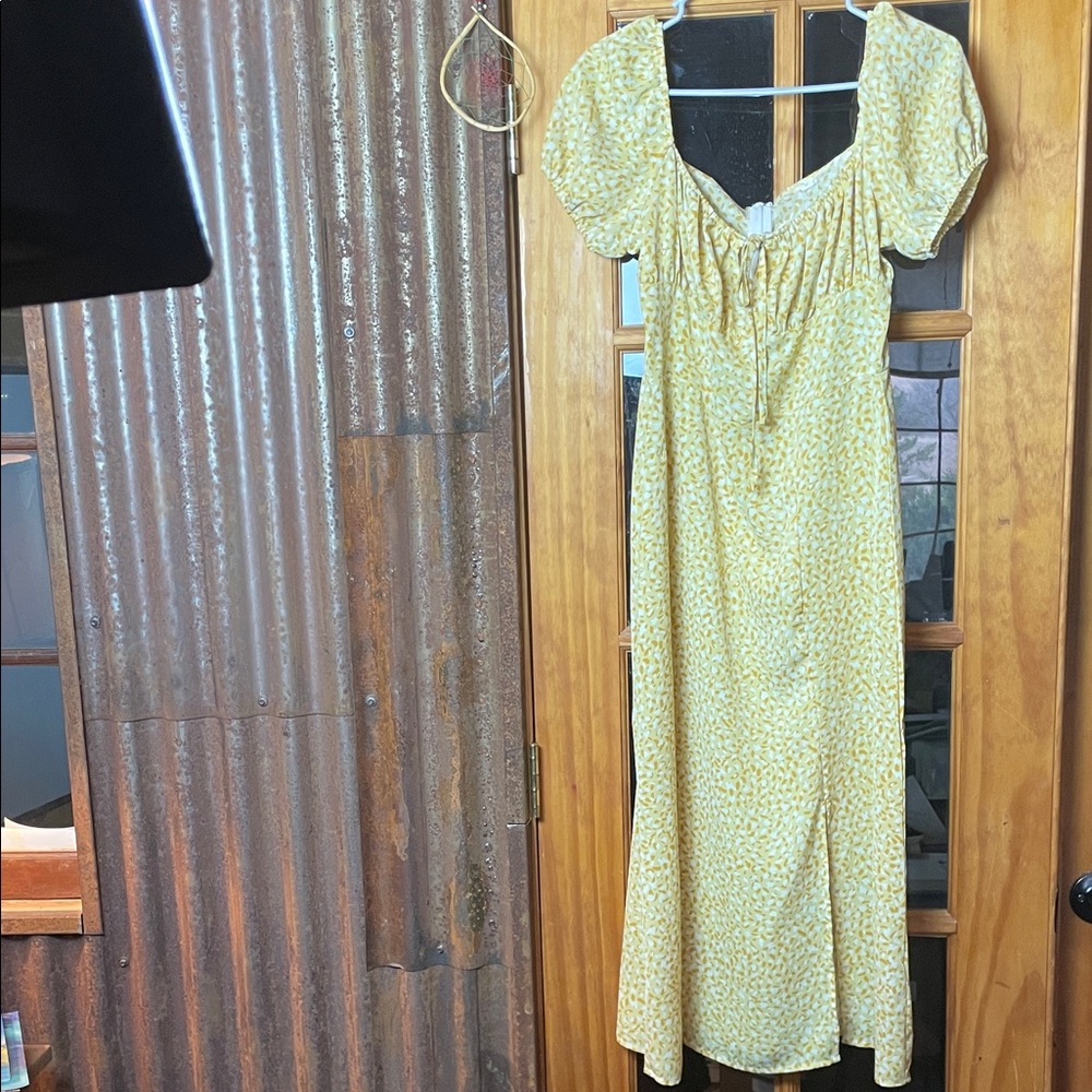 Milkmaid top to this lovely Yellow Maxi,Size S